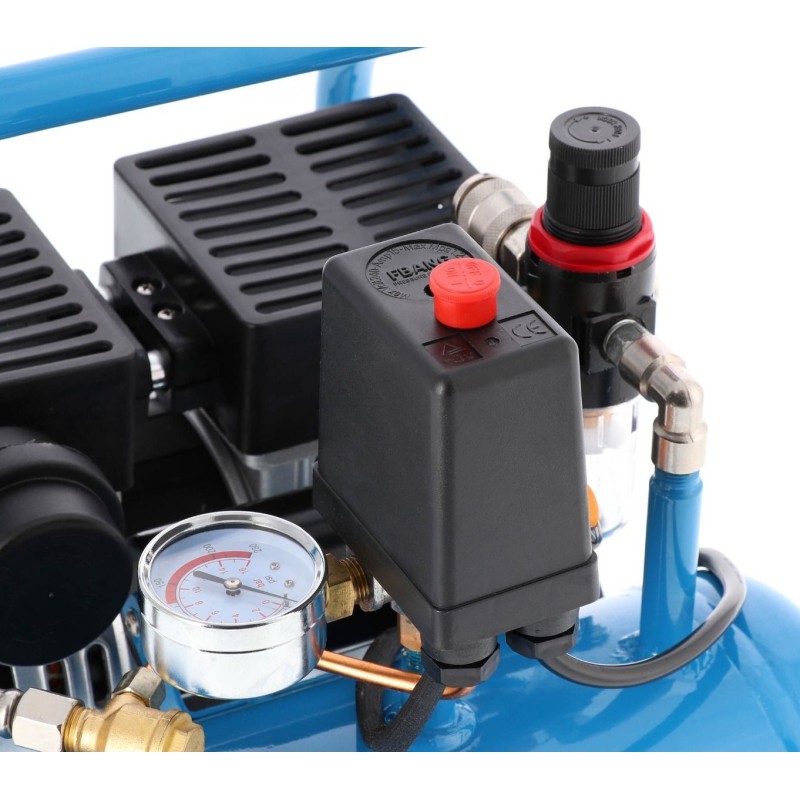 Mały kompresor L 6-95 + zestaw gwoździarka i wąż pneumatyczny