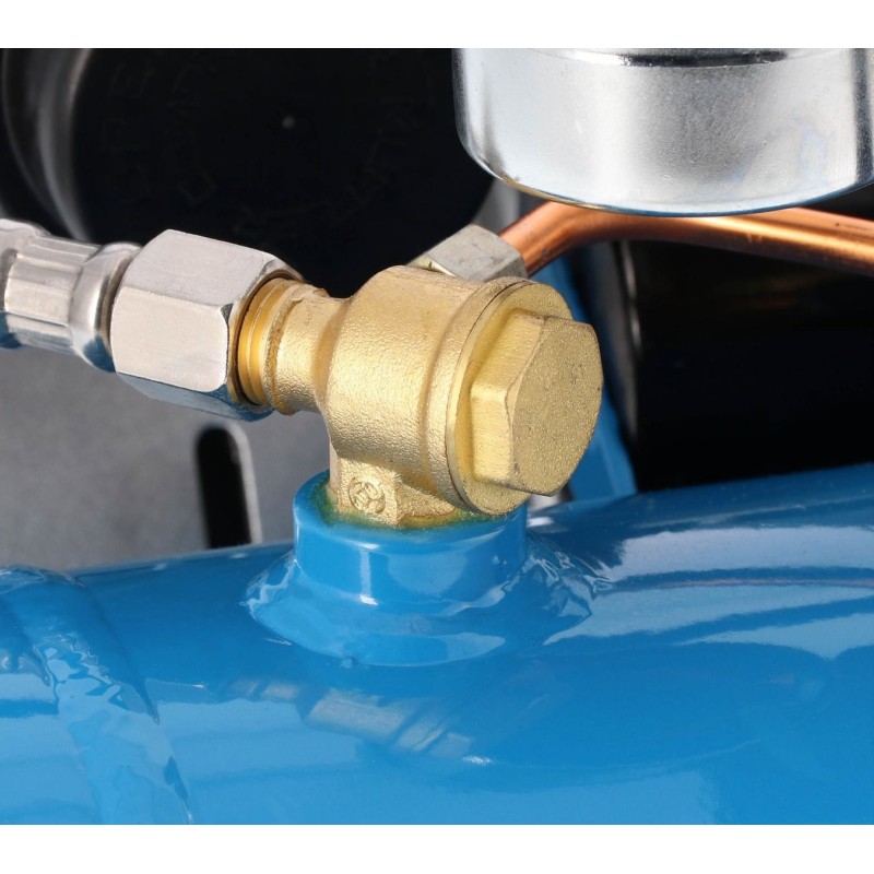 Mały kompresor L 6-95 + zestaw gwoździarka i wąż pneumatyczny