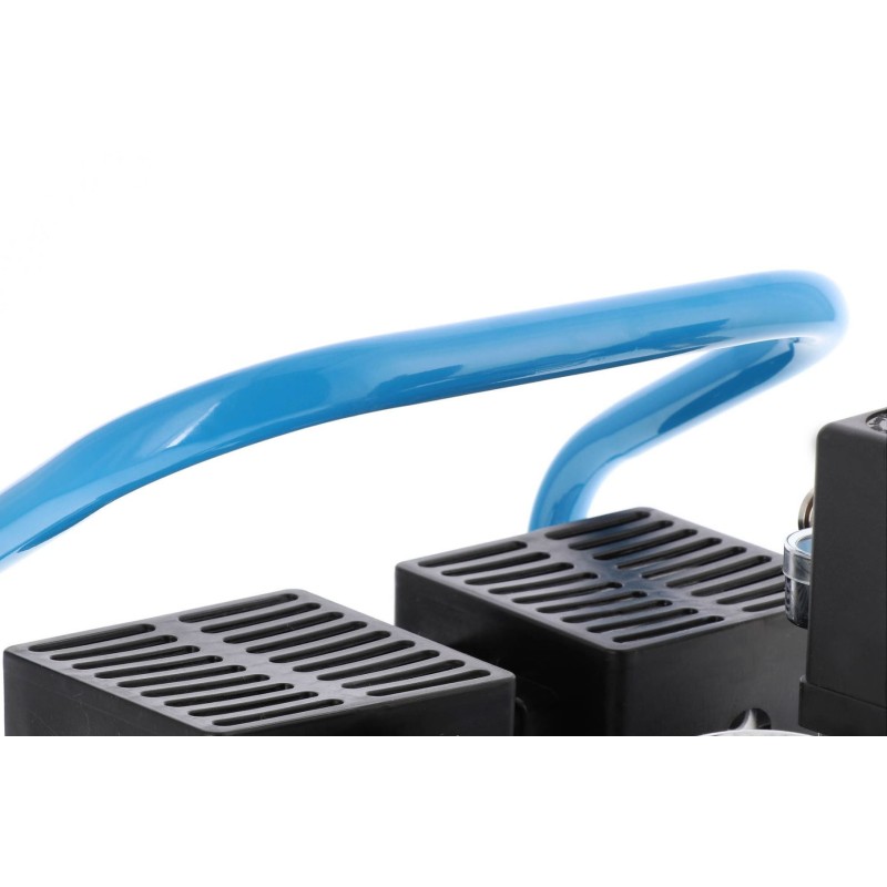 Mały kompresor L 6-95 + zestaw gwoździarka i wąż pneumatyczny