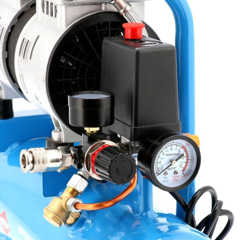 Mały kompresor L 6-105 8 bar + zestaw z pistoletem do przedmuchu i wężem pneumatycznym