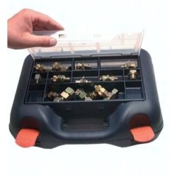 Walizka z manometrami pomiarowymi, z przyłączami pomiarowymi i wężami