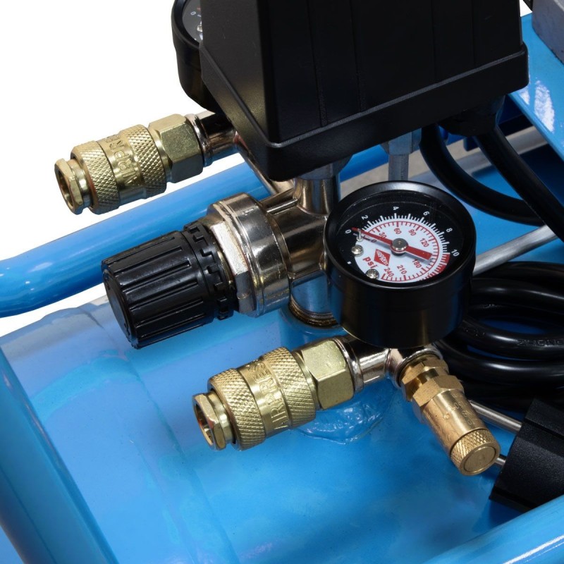 Kompresor dwutłokowy HL 340-90 + zestaw do oczyszczania maszyn rolniczych